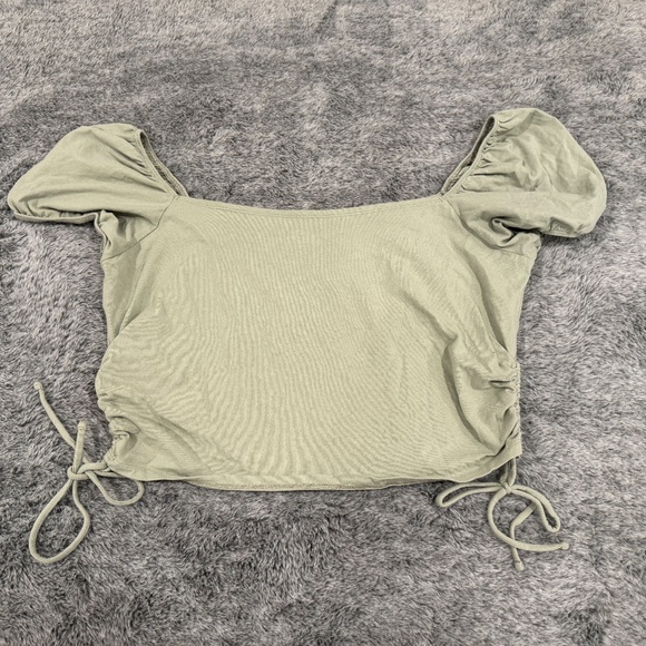 Hollister Womens Smocked Crop Top Stretch Light Green Off Shoulder - Size XXL - Picture 2 of 5